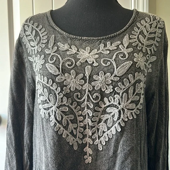 Sacred Threads Boho charcoal grey Tunic with embroidered detail design - Picture 2 of 7